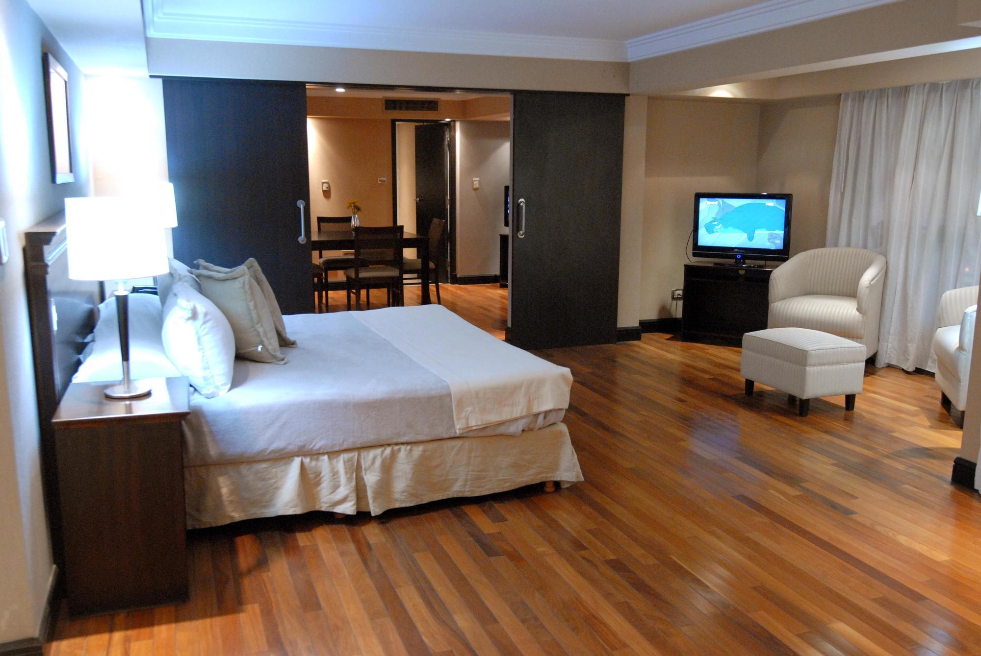 Premium Tower Suites Mendoza Luaran gambar